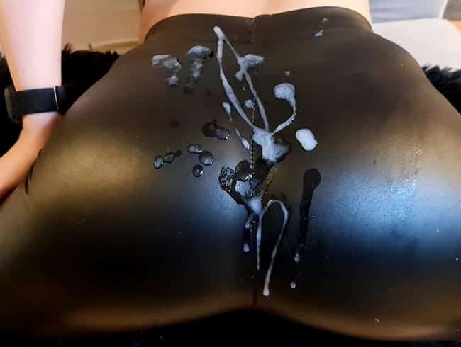 WOW for the 1st time!!! Plump teen leather leggings ass extremely waxed ...!